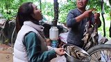 农村公婆得知儿媳怀孕，准备鲶鱼羊肚小伙下厨，一家人高兴喝一杯