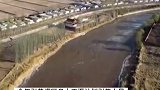 3月15日上午，宁夏引黄灌区青铜峡河西总干渠唐正闸比去年提前两周开闸放水，宁夏春灌工作全面展开。