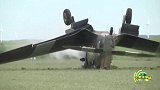 二战老式战斗机特技表演  还未起飞就直插地面
