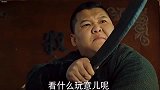 凶徒用刀威逼他人，最后自己跪了，这反应太真实了