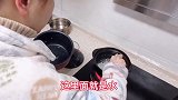 越南老婆做夜宵，米饭直接放砂锅，这是什么吃法？