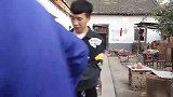 丈夫不能生育，妻子却连生3胎，做完亲子鉴定后老人笑了