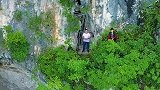 贵州深山悬崖绝壁发现一山洞，竟然有铁门锁住，洞内有宝藏？