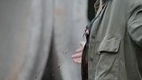 女友主动牺牲自己，只为男友找到目标干掉对手