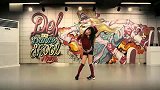 街舞-15年-小女孩舞房自拍模仿金泫雅 网友直呼无法直视-新闻