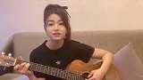 陈妍希 自弹吉他为儿子庆生 看起来还是甜美的少女啊