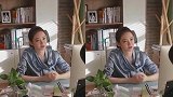 戚薇与导演们一起讨论剧本，颇有女强人的感觉，非常有魅力