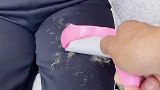 冬天穿羽绒服容易往身上粘鸡毛啥的，还有家里有小猫小狗啥的搞的床上沙发上身上都是毛毛用这个粘毛器滚两下全搞定好物推荐官