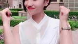 短发美女气质有范，真是有才华！