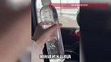 见证“摇水成冰”魔法！女子摇晃水瓶清水瞬间结冰，网友：艾莎是你吗