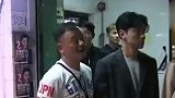 花絮：刀下夺酒！片场拍戏超刺激