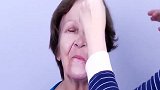 76岁老奶奶满脸皱纹，化妆后变女神，这技术我服了
