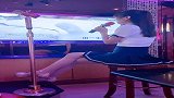 王阿姨介绍的相亲对象，听说这是第一次拿麦克风唱歌，还真不错！