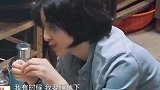 杨紫做客蘑菇屋，张艺兴戴眼镜变哈利波特，两人同款睡衣抢镜