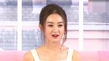 赵丽颖拍广告，一身红衣露出小香肩，现场哄小孩儿母爱爆棚