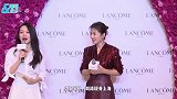 刘涛在路人镜头下气质好美，纤细身材好绝，明眸皓齿自信优雅