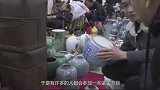 老人拿龙头拐杖鉴宝，自称用5斤香菇换的！专家为何当场拆掉