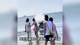 男孩骑共享电车在大海穿梭，用完直接把车扔海里！警方回应