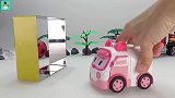 趣味玩具！清洗玩具小汽车身上的泡沫