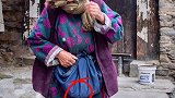 老乞婆《全集》民间故事 故事 老汉请乞丐婆婆吃了一顿饭，乞丐婆婆帮老汉解决了一件大烦心事。