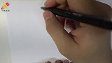 佩奇和乔治兴高采烈的来到鸡舍看到雄鸡纳维尔打鸣