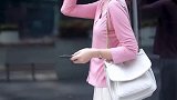 长裙小姐姐回眸一瞥，美若天仙，街拍穿搭