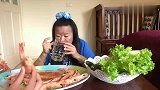 泰国大妈今天吃的虾超大一只,还鲜甜可口,手不能停!