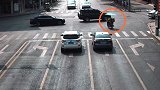 美女骑电动车任性闯红灯，交警万般阻拦，却仍旧不能阻挡她送死
