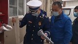 消防员检查工厂消防水，老板这次有的罚了，万一出事故怎么办