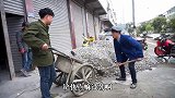 四川方言：两老表干活没劲，去下馆子免费吃一回面！
