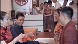婚礼现场给父母敬茶，爸爸的一句吓死宝宝了，笑倒一大片人！