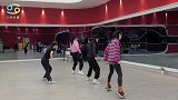 超级拼！张馨予为公演变“拼命三娘”，反复练舞致腰部受伤