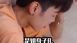 你假装摔倒陷害我，那我就比你摔得更惨