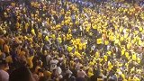 甲骨文球馆沦陷!比赛还剩1分半钟勇士球迷起身退场