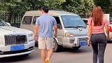 美女关车门，接下来这波操作也没谁了，看完我服了！