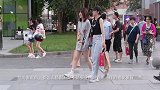 初秋时节，约上闺蜜去逛街，你要怎么搭配自己呢？