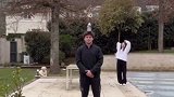 太般配了！若昂内维斯和女友此前一起玩小游戏