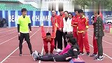 奥运冠军隔人立定跳远，贾乃亮提议增加难度，何炅吓得满脸皱纹
