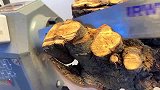 用“树根”制作花瓶，红蓝配合木头完美融合，成品效果超好看