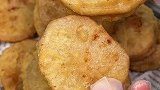 炸藕盒其实在家就能做，个个外酥里嫩，凉了也不回软