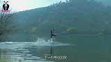 牛人发明“漂浮鞋”，穿上后能在水面行走，下一秒不要笑！