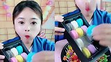 美女直播吃巧克力汉堡，看着真过瘾，网友：向往的生活