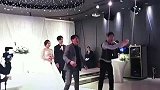伴郎不在多两位就够了，感觉这两个伴郎要火，太会带节奏了！