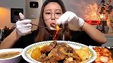 韩国宽粉美女吃牛排骨炖中国粉条，一吃就彻底爱上了