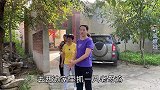 丹丹出院回家，倔媳妇全家抓老母鸡给丹丹炖汤喝，互帮互助真好
