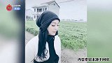 接地气！宁静农村逛菜园遇粉丝，拿大白菜“献花”太实在