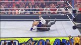WWE-17年-60秒WWE狂怒：13大顶绳飞扑重压 乌索兄弟翱翔于天空-专题