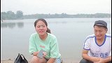 为啥美女新鲜的鱼卖不了，小伙奄奄一息的鱼却卖了？
