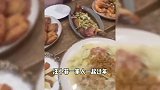 汪小菲带大S子女吃年夜饭放烟花，小箖箖又长高了，一家人陪伴马筱梅待产