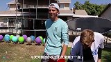 小伙挑战未知扎气球，每个结果都是极大的惊喜，这就很刺激了